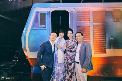 Vợ chồng nghệ sĩ Đỗ Kỷ, Hương Bông lần đầu chia sẻ về những kỷ niệm ở bến tàu