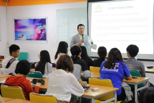 Học Quản trị kinh doanh ra làm sếp? lắng nghe chia sẻ từ cựu sinh viên trường UEF