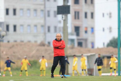 Ông Park muốn V-League trọng dụng cầu thủ trẻ, HLV Văn Sỹ bảo rất khó
