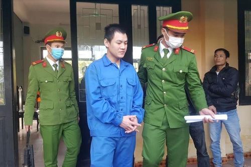 Tàng trữ vũ khí trái phép trong quá trình trốn truy nã