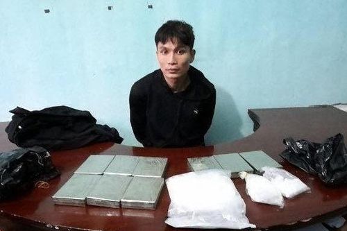 2 đối tượng giấu 9 bánh heroin và 1 kg ma túy đá bên trong xe máy