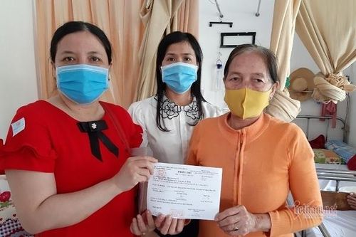 'Con trai đã có tiền chữa bệnh, tôi mừng lắm!'
