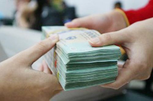 Người đàn ông lừa nhiều người góp vốn làm ăn, gom tiền đánh bạc
