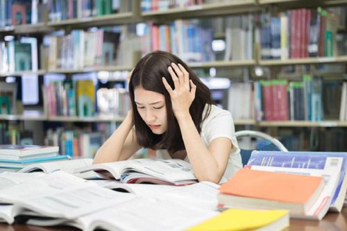 Bài toán 'mượn tiền bố mẹ đi mua áo' gây 'lú' cực gắt khiến dân mạng bàn luận rôm rả