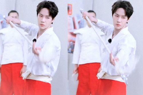 Vương Nhất Bác khác lạ trong tạo hình kinh kịch