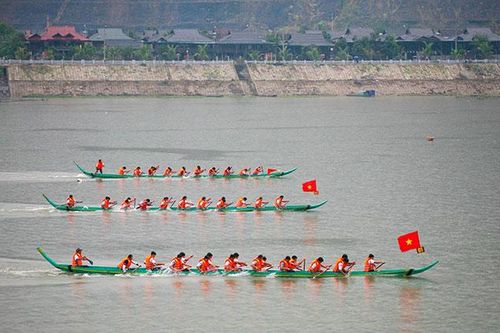 Sẵn sàng cho Lễ hội Ðua thuyền đuôi én