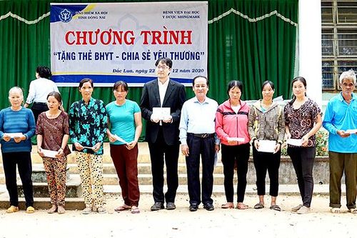 Chương trình Tặng thẻ bảo hiểm y tế: Nhân văn và thiết thực