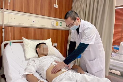 Nghĩ bụng chướng do hay uống nước ngọt, chàng trai không ngờ... mang khối u nguy hiểm