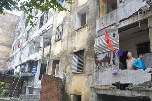 Cưỡng chế phá dỡ chung cư lâu đời nhất Nghệ An
