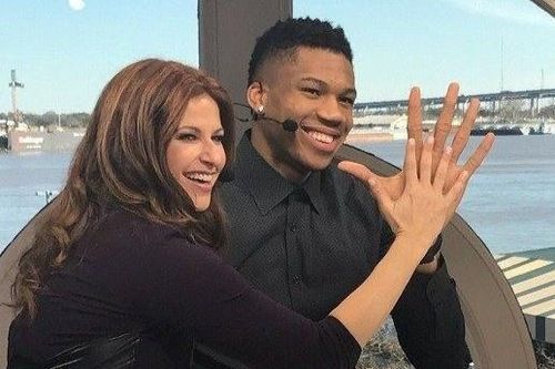 10 VĐV có bàn tay to nhất lịch sử NBA