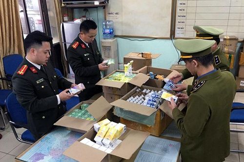 Hà Nội: Phát hiện hơn 10.000 sản phẩm thuốc lá điện tử nghi nhập lậu