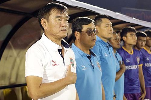 HLV Phan Thanh Hùng ra mắt hoàn hảo