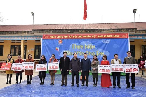 Hỗ trợ các trường vùng khó khăn
