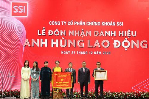 Công ty Cổ phần Chứng khoán SSI: Ðón nhận danh hiệu Anh hùng Lao động thời kỳ đổi mới