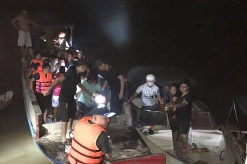 Triệt phá sòng bạc quy mô lớn giữa đầm lầy, bắt giữ 21 đối tượng