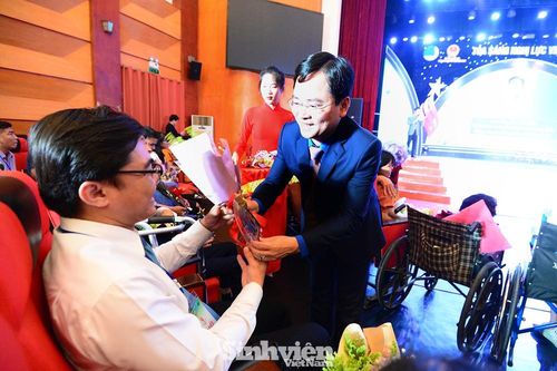 Tôn vinh 64 tấm gương khuyết tật với nghị lực phi thường