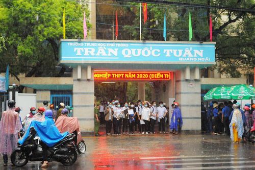 Vì sao Quảng Ngãi thu hồi 3,5 tỷ đồng khen thưởng học sinh?
