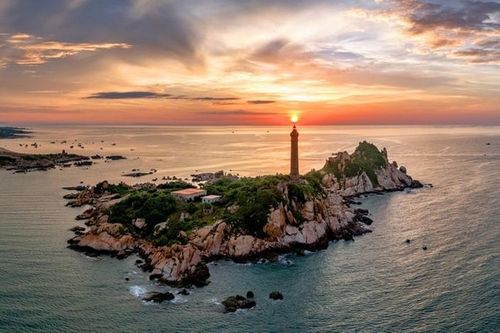 Khám phá 7 ngọn hải đăng nổi tiếng, 'đẹp mê hồn' của Việt Nam