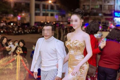 'Tiểu tam' vụ đánh ghen phố Lý Nam Đế khoe ảnh sang xịn