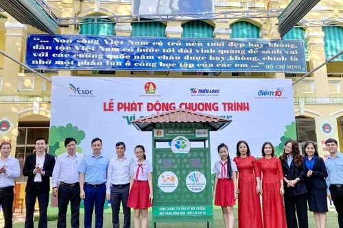 'Vì mái trường xanh' trao học bổng HS vượt khó hiếu học Bắc, Trung, Nam
