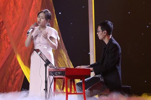 Bị chê hát dở, Thùy Chi bỏ show lao vào luyện tập