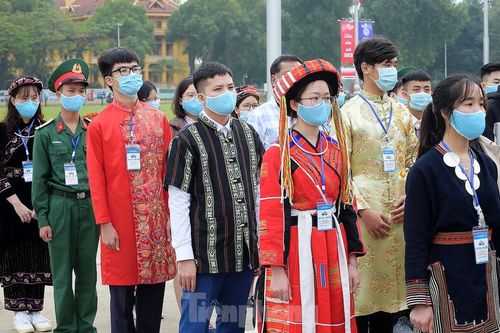 145 học sinh, sinh viên, thanh niên dân tộc thiểu số tiêu biểu báo công dâng Bác