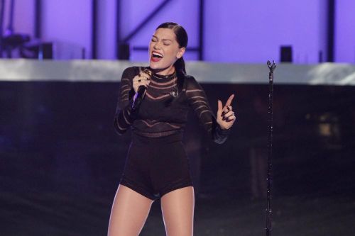 Jessie J vật lộn với bệnh rối loạn thính lực