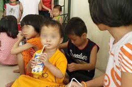 Tâm lý kỳ thị của một số người trong cộng đồng đối với trẻ nhiễm HIV còn nặng nề