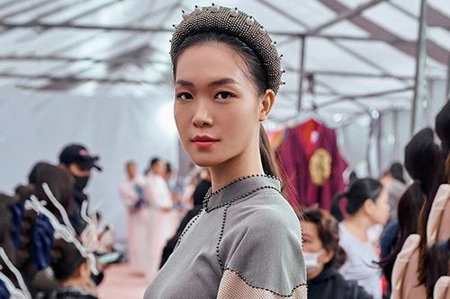 Hoa hậu Thùy Dung diễn áo dài của NTK Cao Minh Tiến