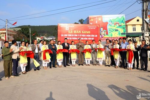 Công ty CP Xi măng Sông Lam bàn giao các công trình hỗ trợ xây dựng nông thôn mới ở xã Nghi Thiết