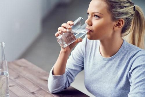 Nguyên tắc khi uống nước bạn không được quên