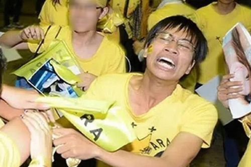 Nam sinh khóc thét khi được gặp thần tượng từng bị chế ảnh khắp MXH bây giờ ra sao?
