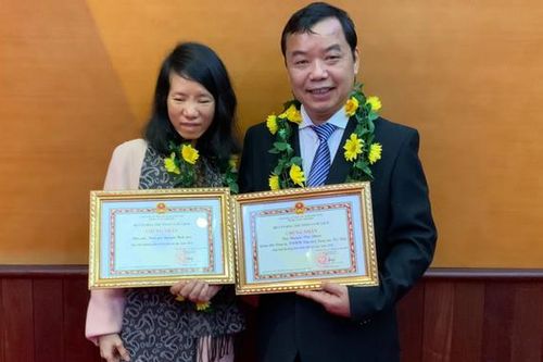 Nhà văn Nguyễn Bích Lan nhận Giải thưởng phát triển văn hóa đọc năm 2020