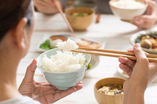 Liệt nửa người sau cơn tai biến mạch máu não, người phụ nữ hối hận khi làm điều này sau bữa cơm