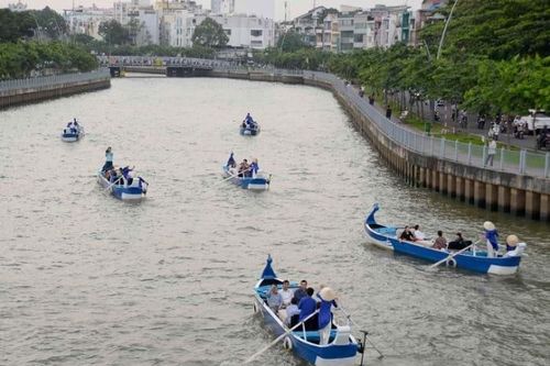 Khai thác đặc thù sông nước phát triển không gian văn hóa công cộng