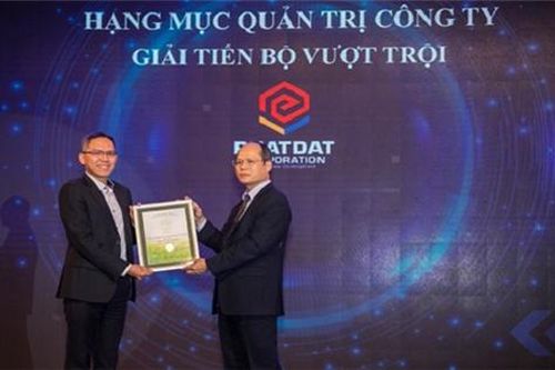 Phát Đạt được vinh danh trong hạng mục quản trị công ty tốt nhất 2020