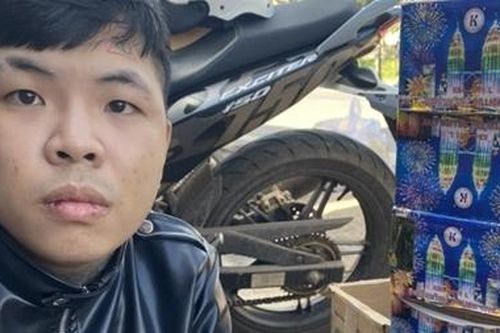 Tạm giữ hình sự thanh niên xăm trổ vận chuyển pháo nổ