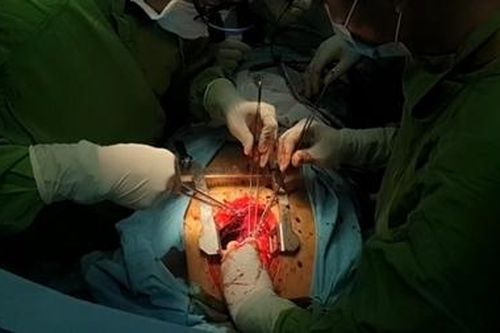 Liên thông BHYT tuyến tỉnh: Người dân phấn khởi, bệnh viện lo quá tải