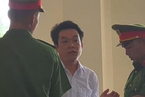Lãnh án vì đâm chết bảo vệ dân phố
