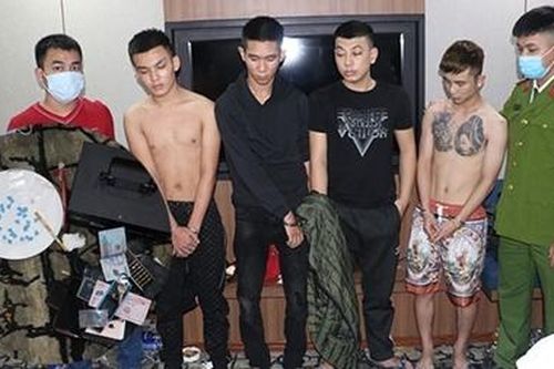 Bắt nhóm 'nam thanh nữ tú' tổ chức bay lắc trong khách sạn