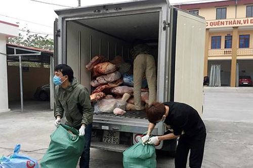 2 tấn thịt bốc mùi đang chuẩn bị đi tiêu thụ ở Hải Dương