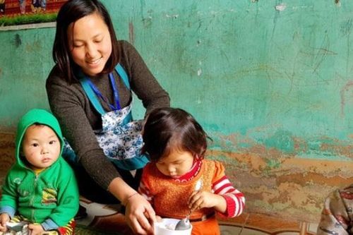 Nỗi niềm giáo viên nhận thưởng Tết bằng dầu ăn, nước mắm