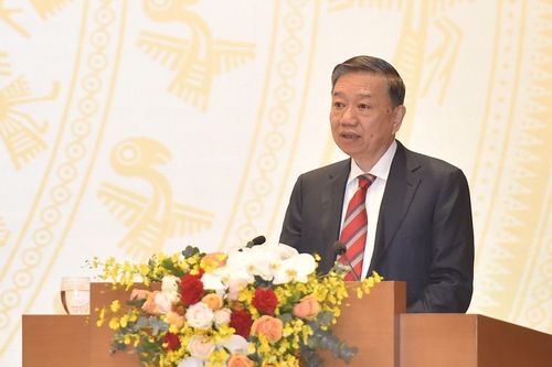 Bộ trưởng Tô Lâm: Mỗi ngày có hàng trăm người xuất nhập cảnh trái phép