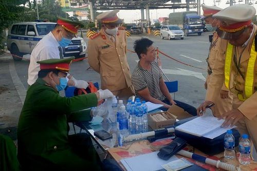 Bị phát hiện dương tính với ma túy, tài xế khóc than nói do bạn bè 'hãm hại'