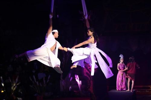Rộn ràng sân khấu cuối năm