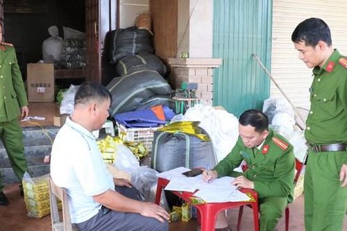 Một cơ sở ở Hà Tĩnh làm giả trà xanh Tân Cương Thái Nguyên