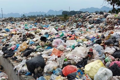 Hà Nội: Gần 10.000 tấn rác tại huyện Mỹ Đức chờ Công ty Minh Quân xử lý