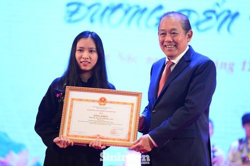 Tuyên dương 145 học sinh, sinh viên, thanh niên dân tộc thiểu số tiêu biểu