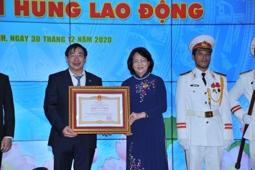 Trường Đại học Y khoa Phạm Ngọc Thạch đón nhận danh hiệu Anh hùng Lao động thời kỳ đổi mới