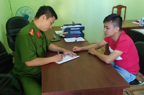 Bình Phước: Bắt quả tang 3 nữ nhân viên massage 'mây mưa' cùng khách